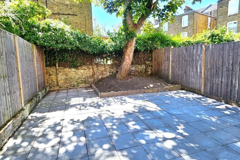 Flat In Queens Park London Exterior foto